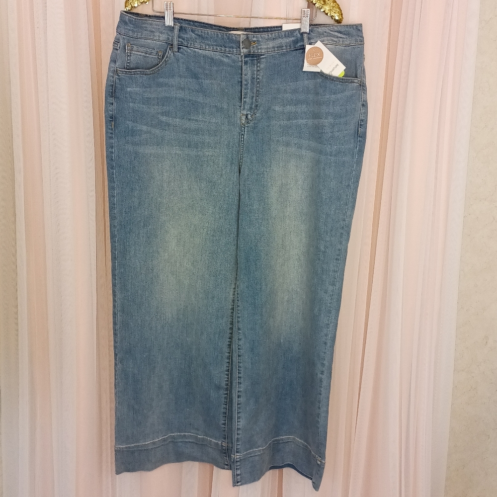 NWT Lane Bryant Signature Fit Mid Rise Wide Leg Jeans size 18 Short